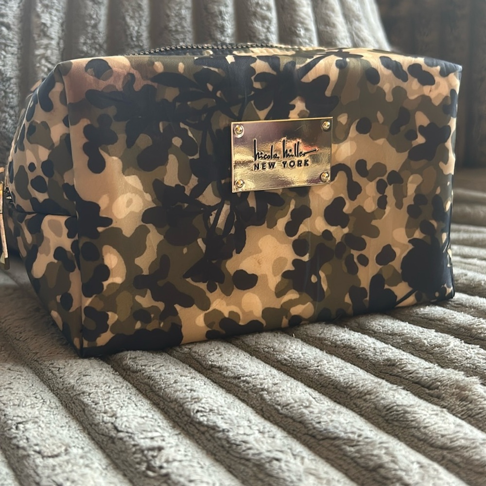 Nicole Miller New York NWOT Camouflage Floral Cosmetic Bag Pouch Camo